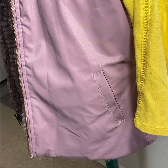 FUDA ~ Super Cute Reversible Faux Fur Zip Up Vest - Picture 4 of 9